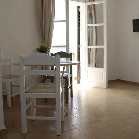 Pella In Apartament