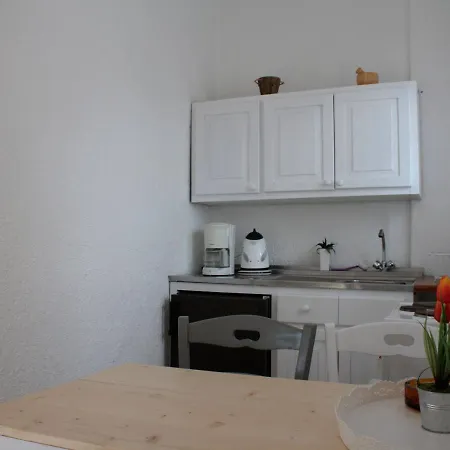Pella In Apartament